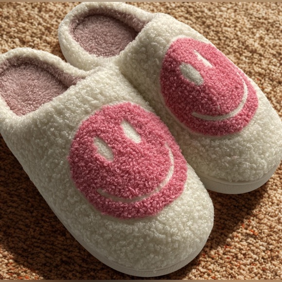 None Shoes - Smile face cozy slippers NEW white with pink smile faces size 42/43 (US 10/11)
